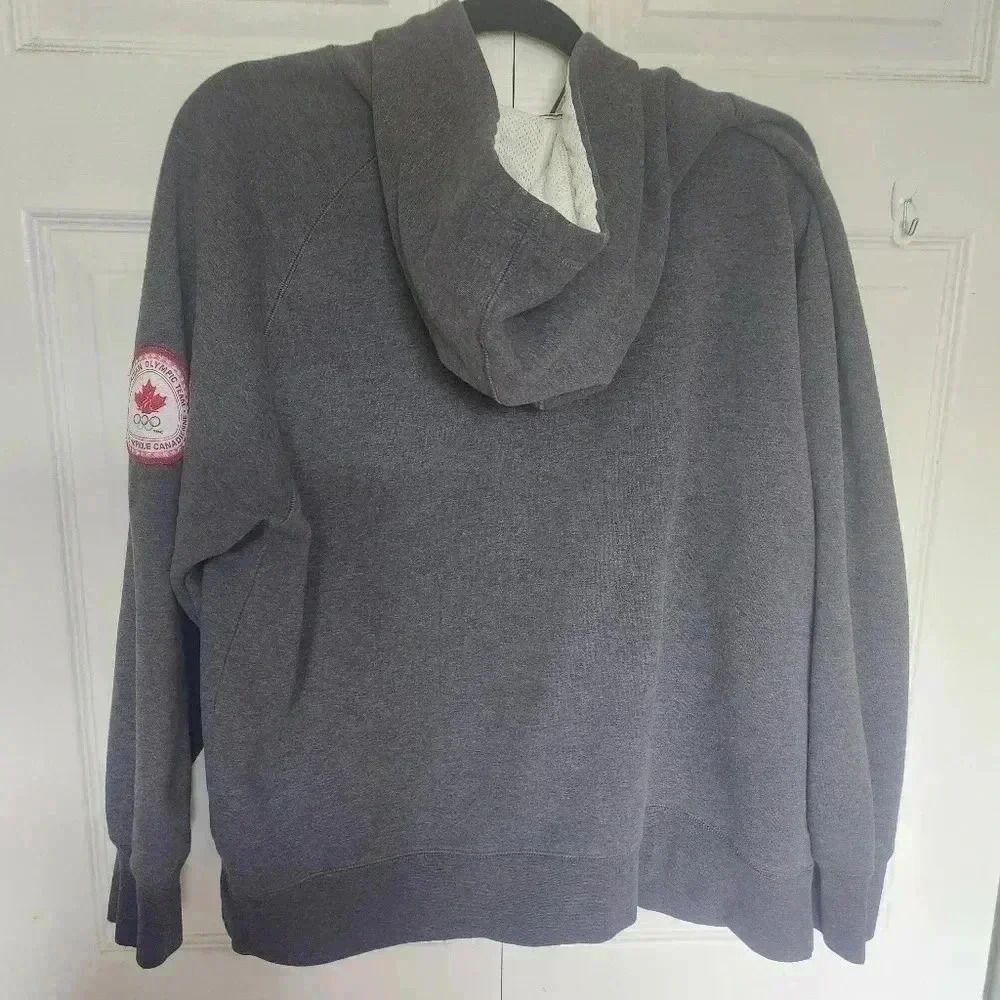 HBC Hudson Bay Canada Men's Hoodie Size M, Can fit a Large - Picture 10 of 10